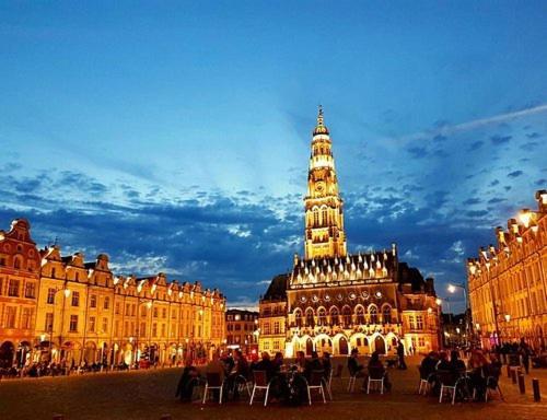 Au Coeur De La Grand Place Arras Esterno foto