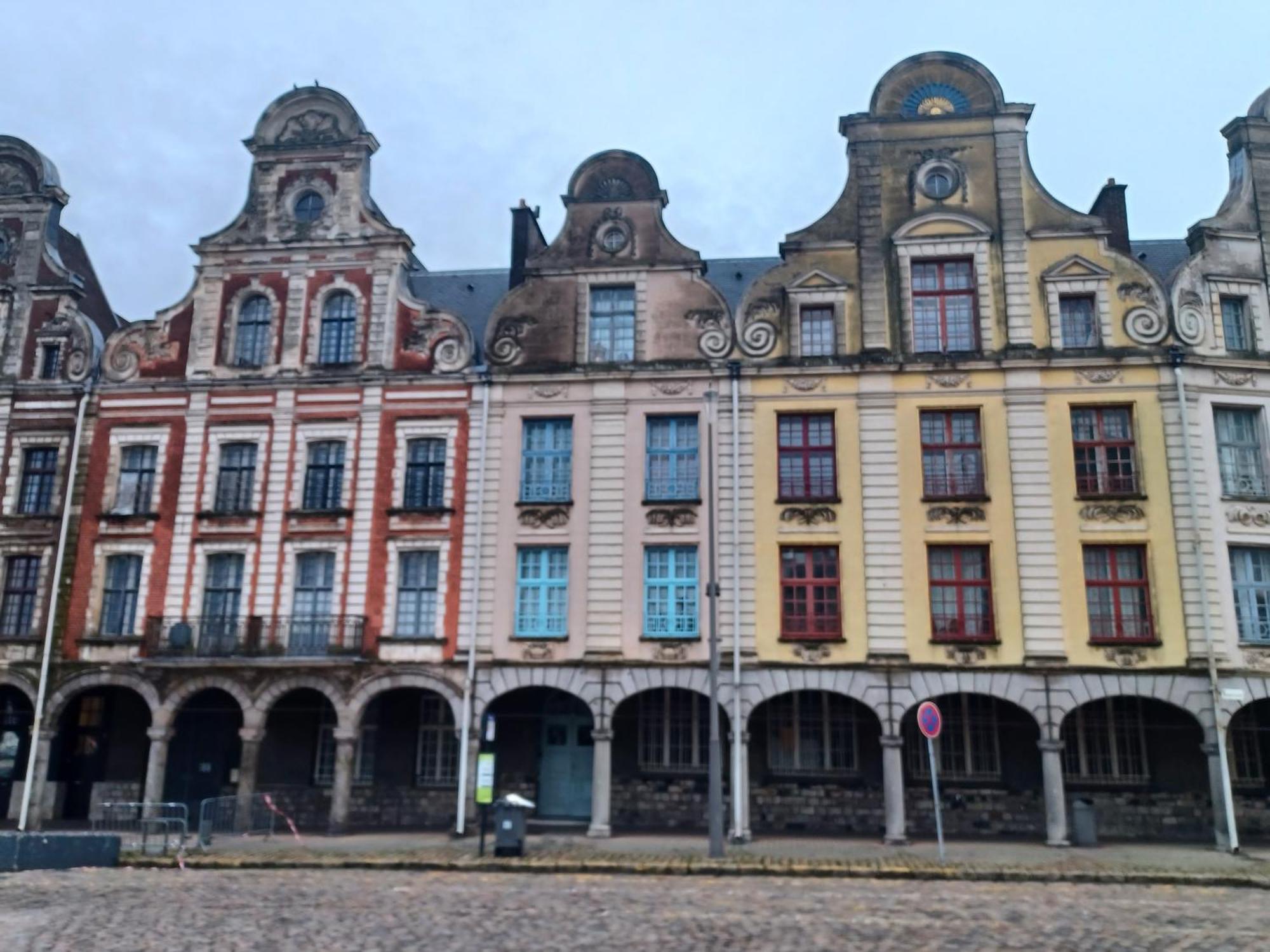 Au Coeur De La Grand Place Arras Esterno foto